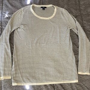 Woman’s Gap light sweater size small